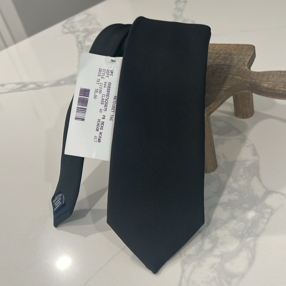 Brand New Black Men's Tie.